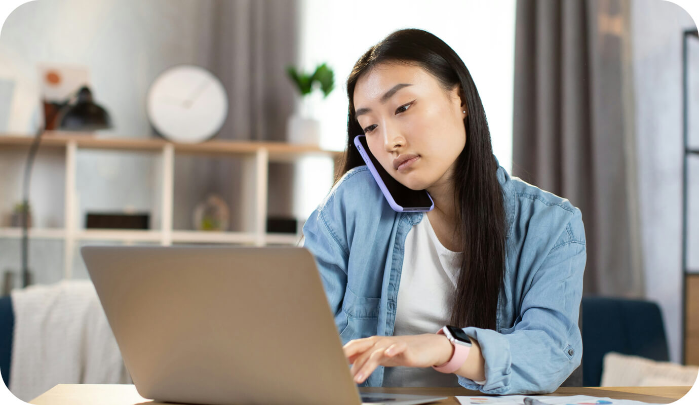 A pre-licensed therapist calls her supervisor to ask "how long should it take to write a progress note?" She also has her laptop open and is searching for an answer to her question online as well.